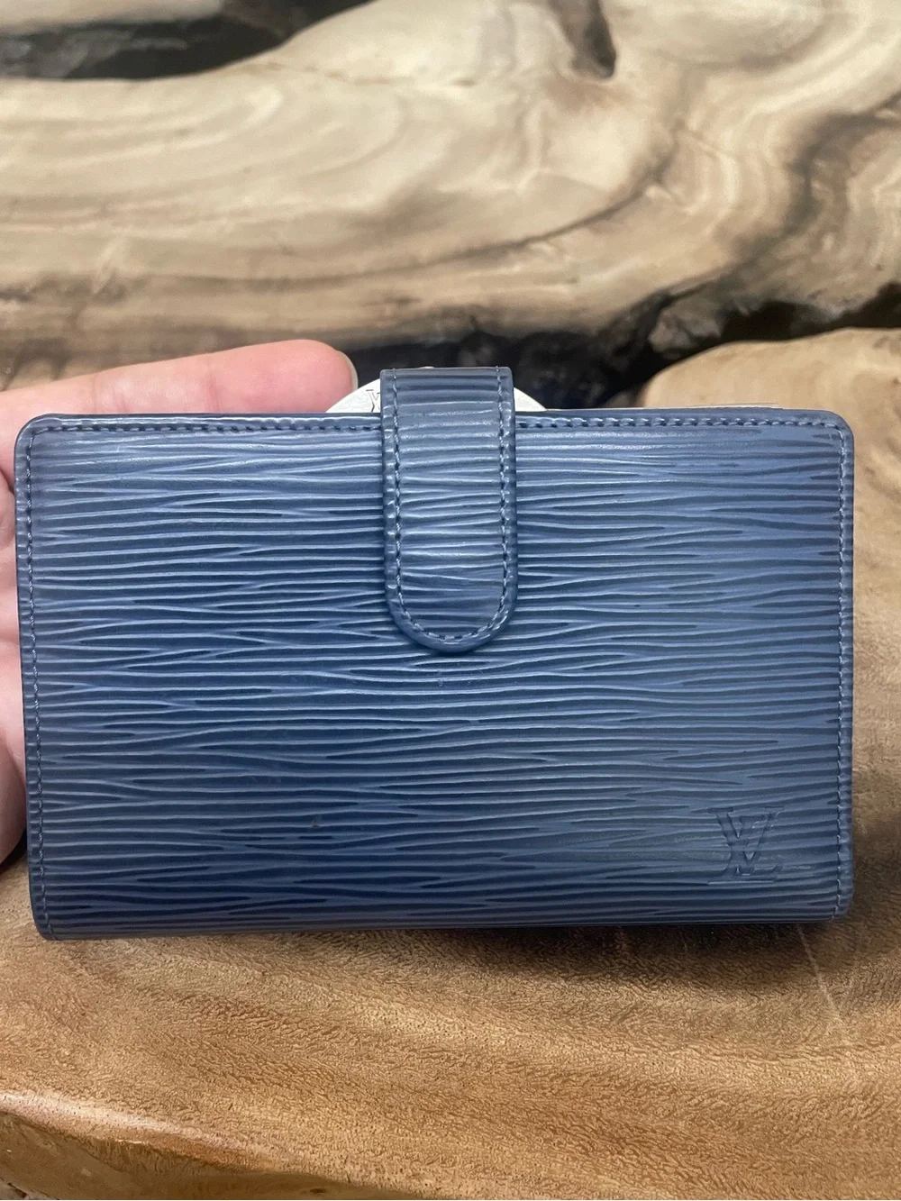 Louis Vuitton Epi kisslock compact wallet blue like new brushed silver